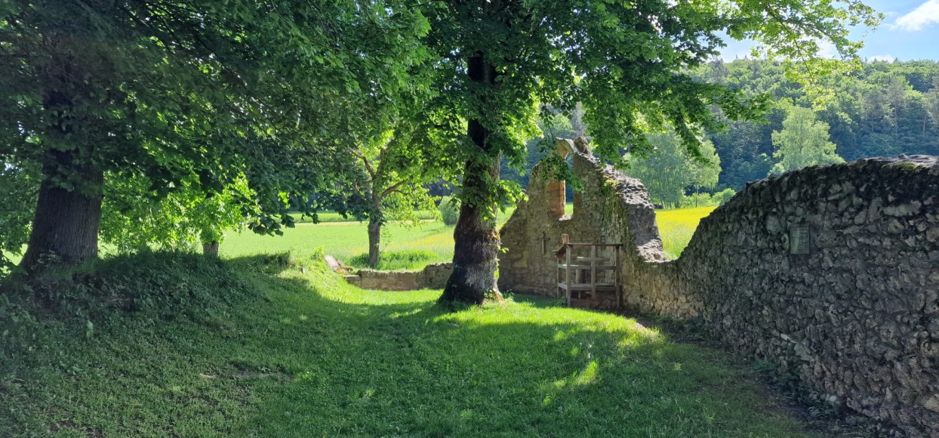 Kapellenruine bei Arzlohe Kapelle Arzlohe